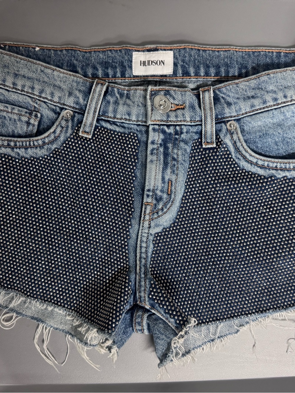 Hudson Kenzie Studded Cut Off Denim Shorts Size 26 Acid Wash Raw Hem